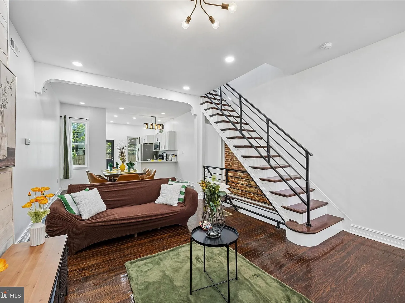 3 bed, 1208 sqft, $1,800 — Photo 3