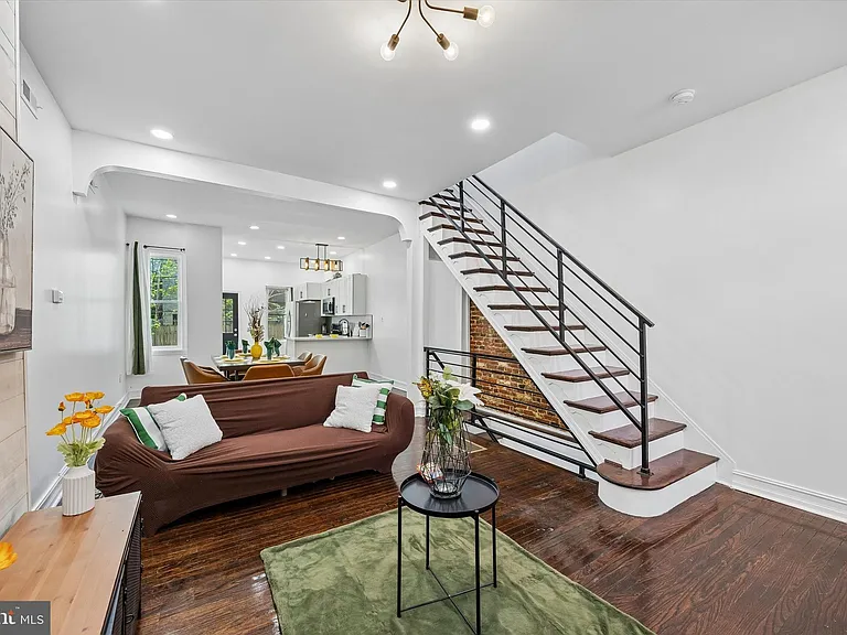 2308 Nicholas St — Photo 3