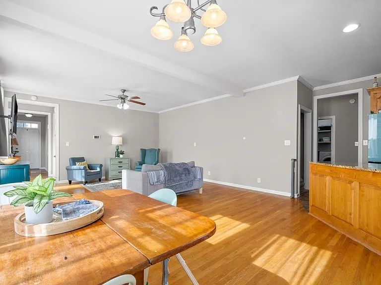 2200 Fairfax Dr — Photo 16