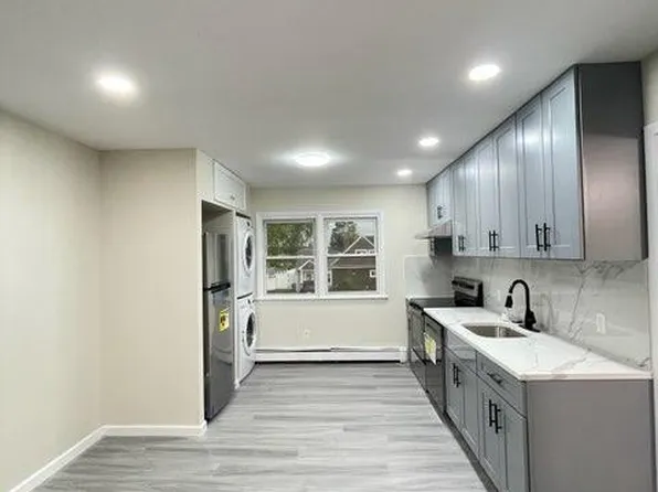 (undisclosed Address), Levittown, NY 11756