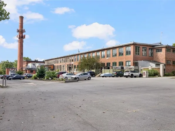 1117 Douglas Ave APT 206, North Providence, RI 02904