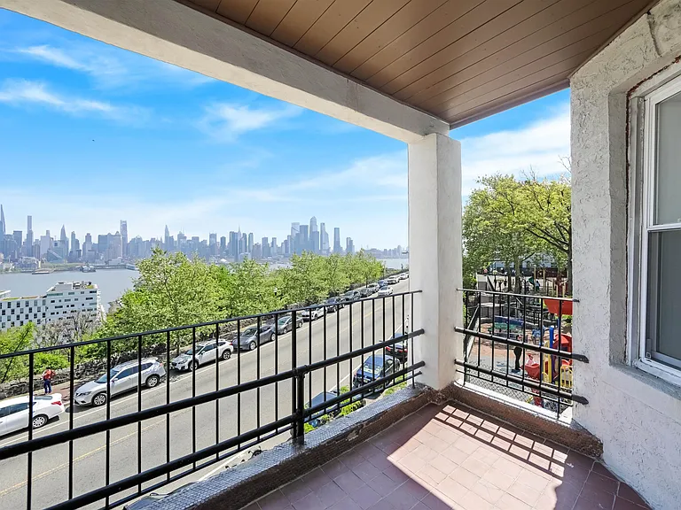 935 Boulevard E #2 — Photo 10