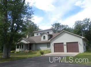 8211 P.5 Rd, Gladstone, MI 49837