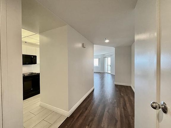 4th image of 525 E Seaside Way Unit 1006