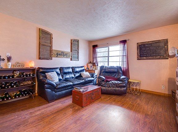 3rd image of 404 W Creek St