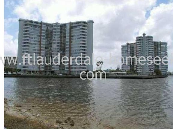 5th image of 1351 NE Miami Gardens Dr APT 711