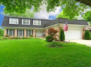 583 Prince Edward Rd, Glen Ellyn, IL 60137