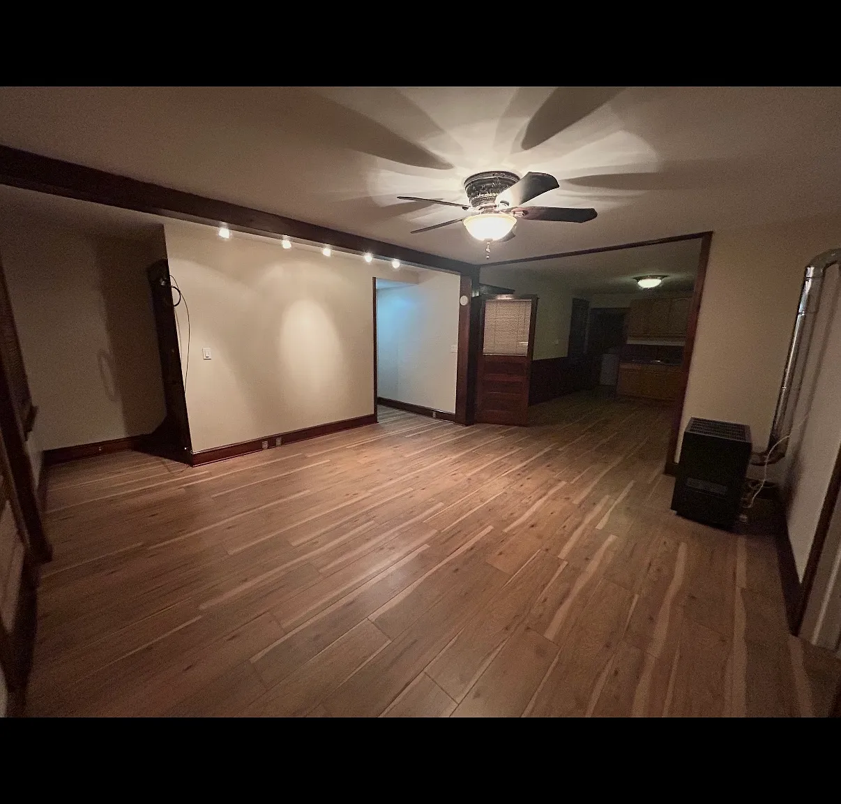 3 bed, 1.5 bath, 1400 sqft, $1,550 — Photo 3