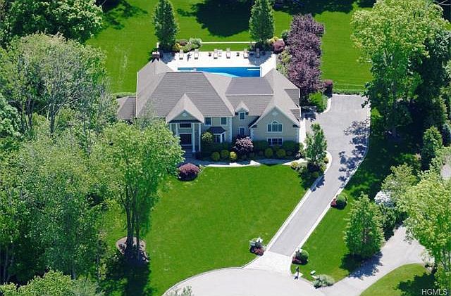1st image of 45 Fieldstone Dr