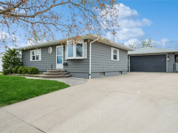 4743 F Ave NE, Cedar Rapids, IA 52402