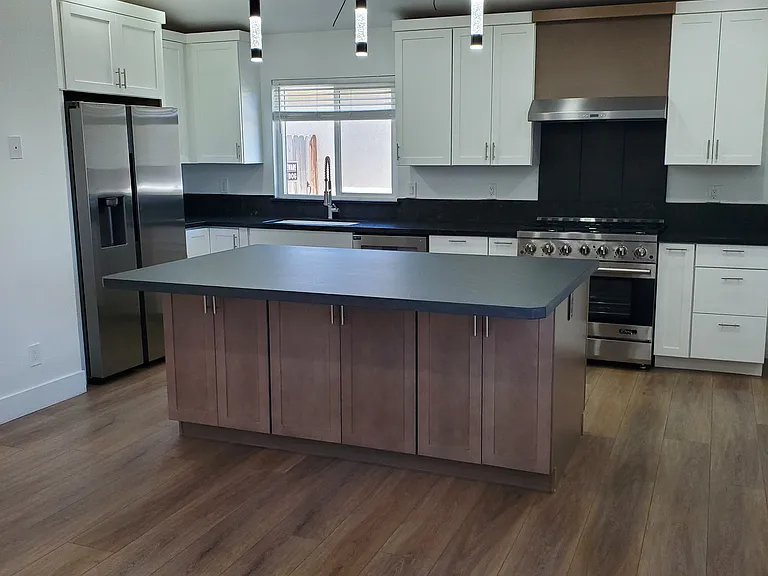 504 Washington Cir — Photo 2