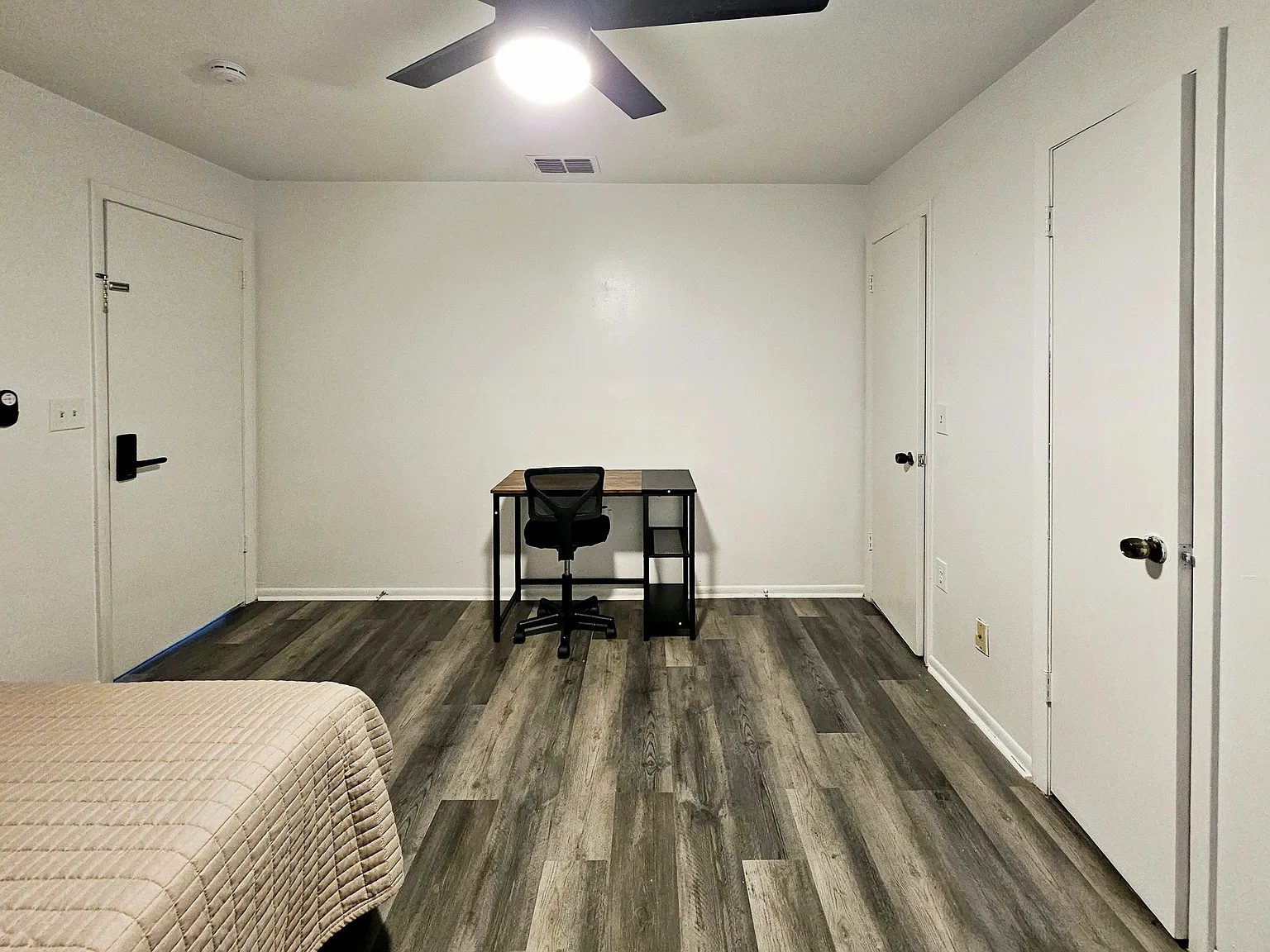 4 bed, 2.0 bath, 1062 sqft, $1,126 — Photo 3