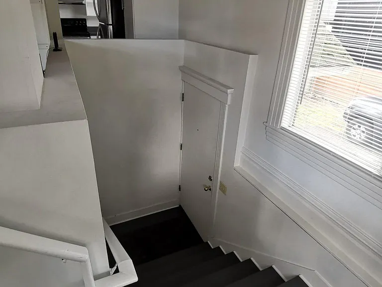 1122 E John St #A — Photo 7