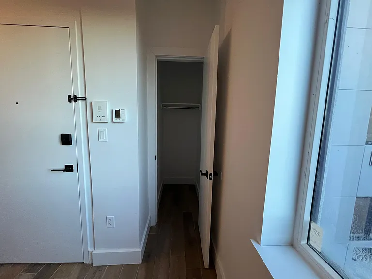 1801 Weeks Ave #6J — Photo 5