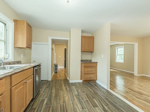 4th image of 10 Melrose Pl