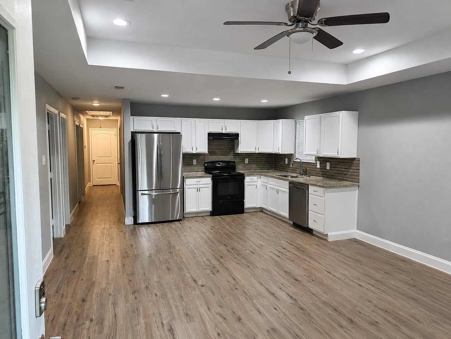 3 bed, 1200 sqft, $1,650 — Photo 3
