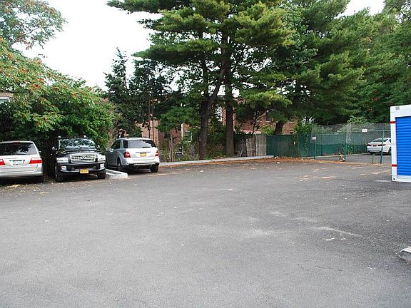 2nd image of 7517 Metropolitan Ave #1