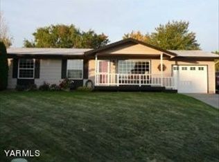 702 Whitman Ct, Selah, WA