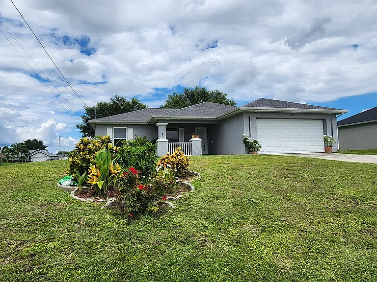 2204 Nelson Rd N — Photo 1