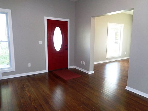 5th image of 104 E 15th St