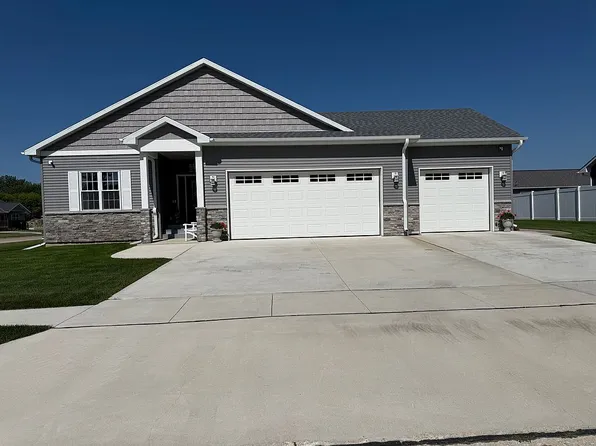 1409 Logan Dr, Clear Lake, IA 50428