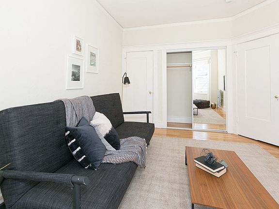 3rd image of 916 Pacific Ave APT 3