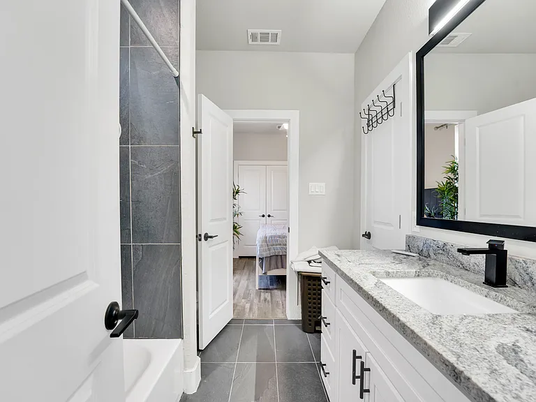 4621 Collins Ave — Photo 16