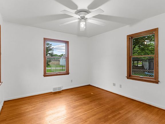 3rd image of 3663 Monaca Ave