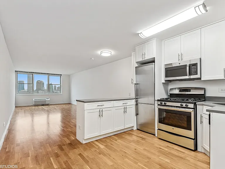 355 S End Ave #22G — Photo 2