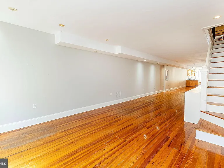 7 N Loudoun St #1/2 — Photo 6