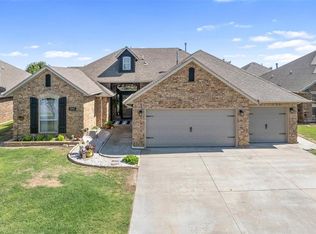 608 SW 28th St, Moore, OK 73160