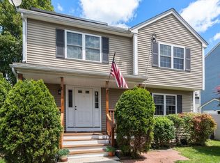 55 W 3rd St #3, Lowell, MA 01850