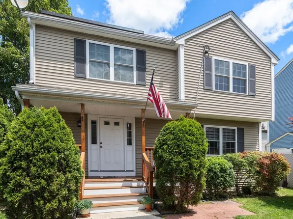 55 W 3rd St #3, Lowell, MA 01850