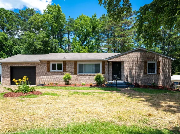 726 Cherokee Trl, Rossville, GA 30741