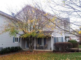 102 Village Creek Dr, Lake In The Hills, IL