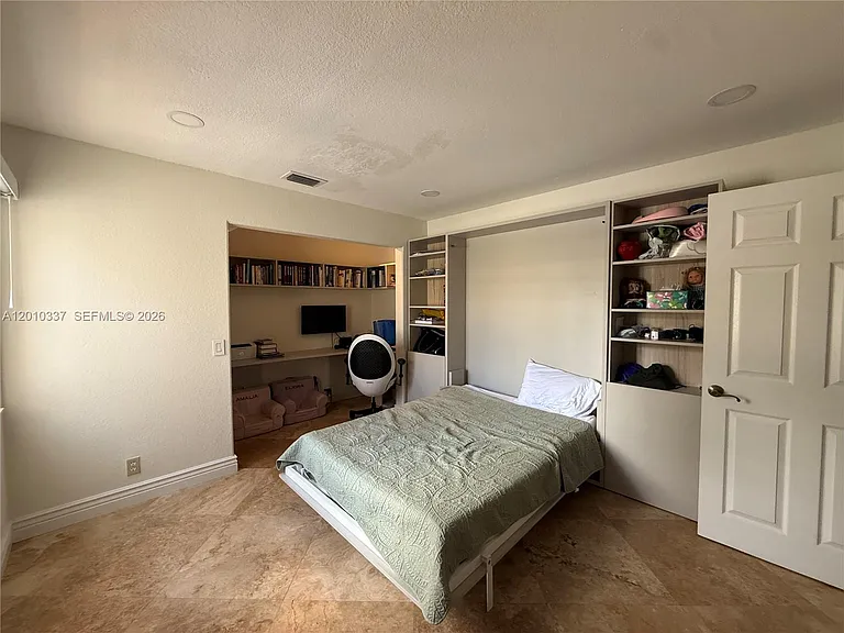 1070 Capistrano — Photo 21