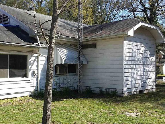 3rd image of 1108 S Porter St