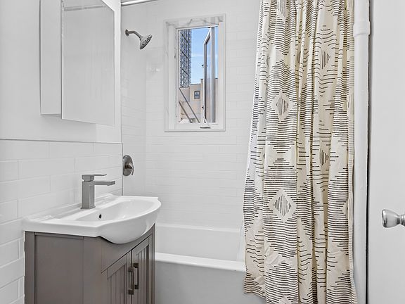 5th image of 345 E 77th St APT 5I