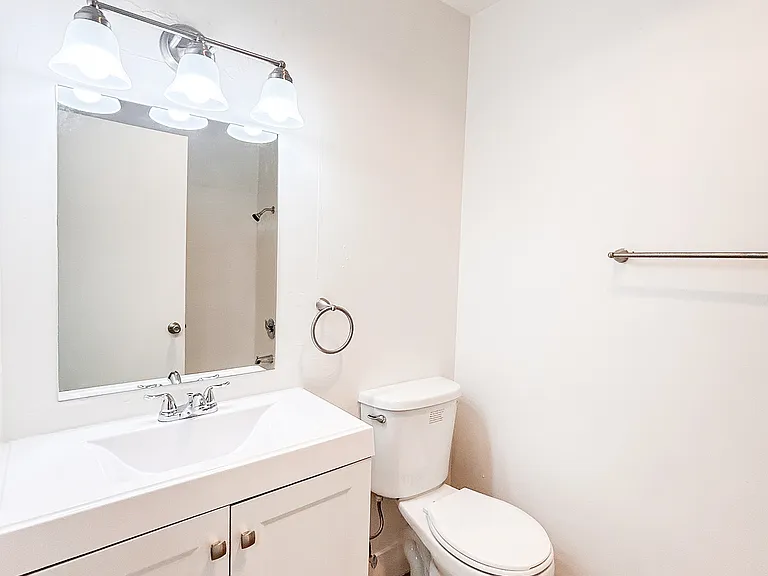 Saratoga Apartments — Photo 6