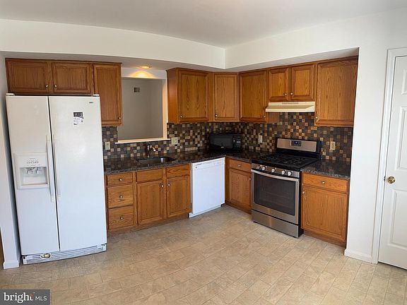 2nd image of 1288 Fredrick Blvd
