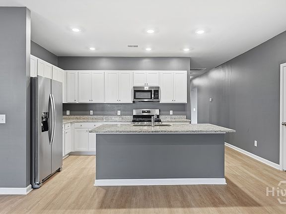 5th image of 305 Lillian Street