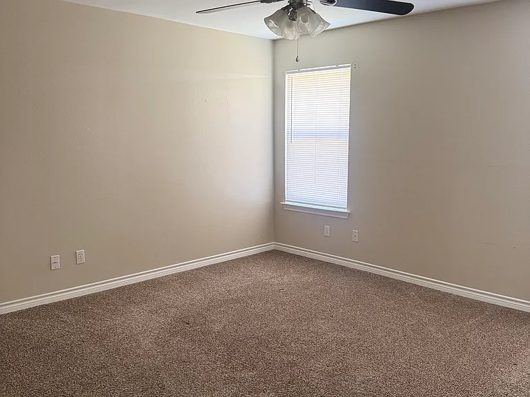 443 Green Acres Dr — Photo 8