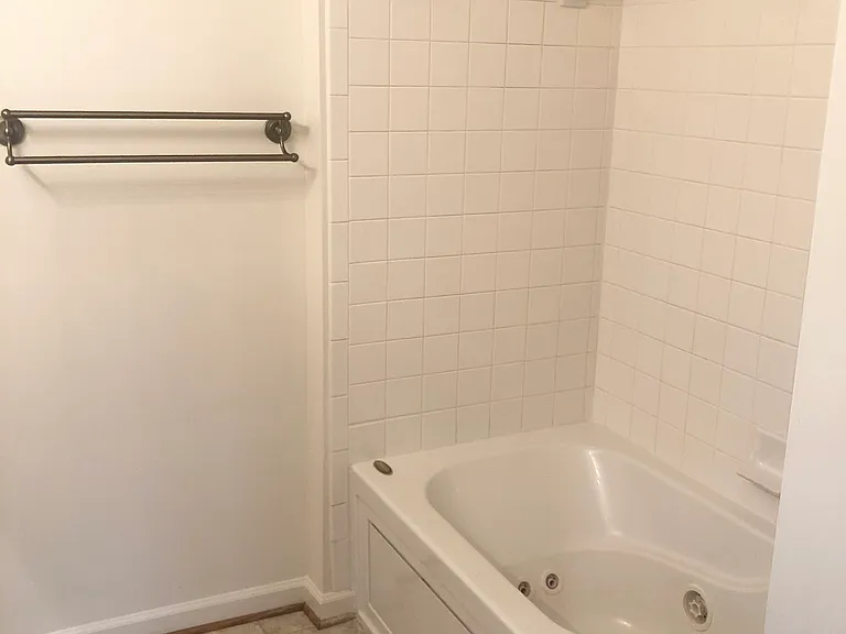 7505J Calderon Ct #J — Photo 5