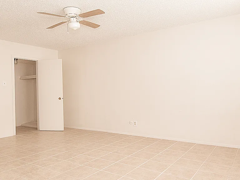 The Arches Apartments — Photo 29
