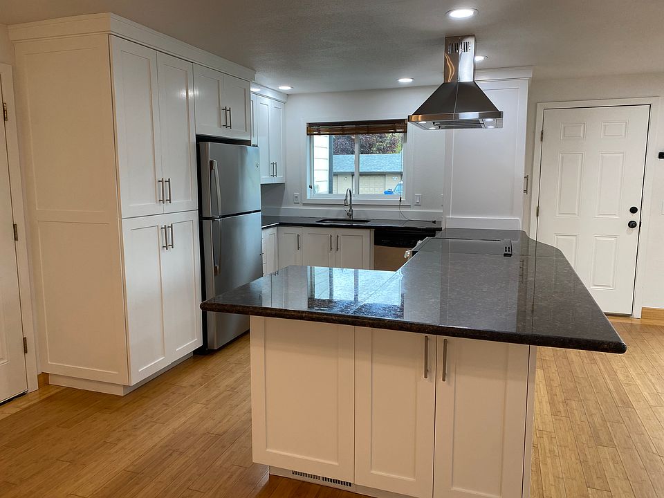 Lots of spacious kitchen cabinets, granite countertops.