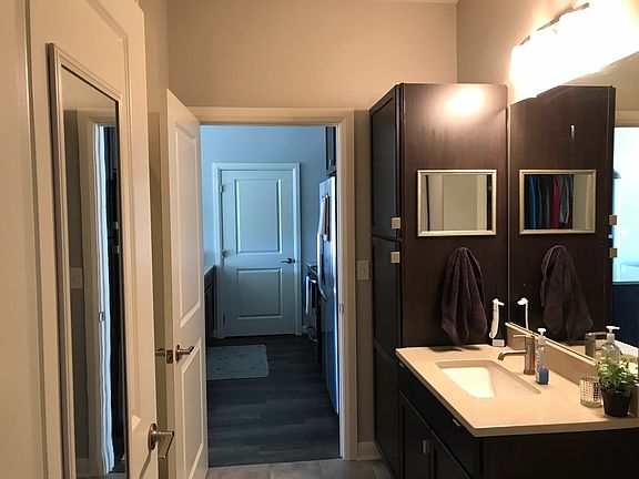 5th image of 360 Auden Ave Unit 1B