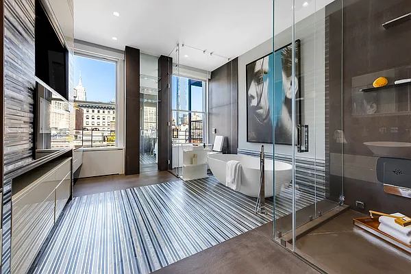 Sold by Nest Seekers International | media 6