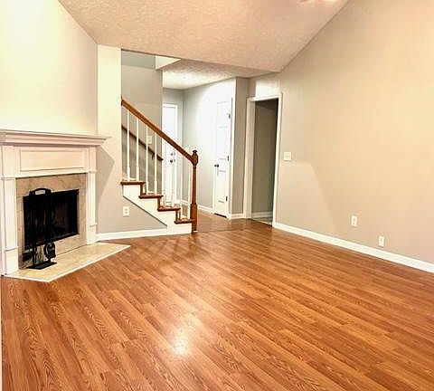 Family Room w/Fireplace