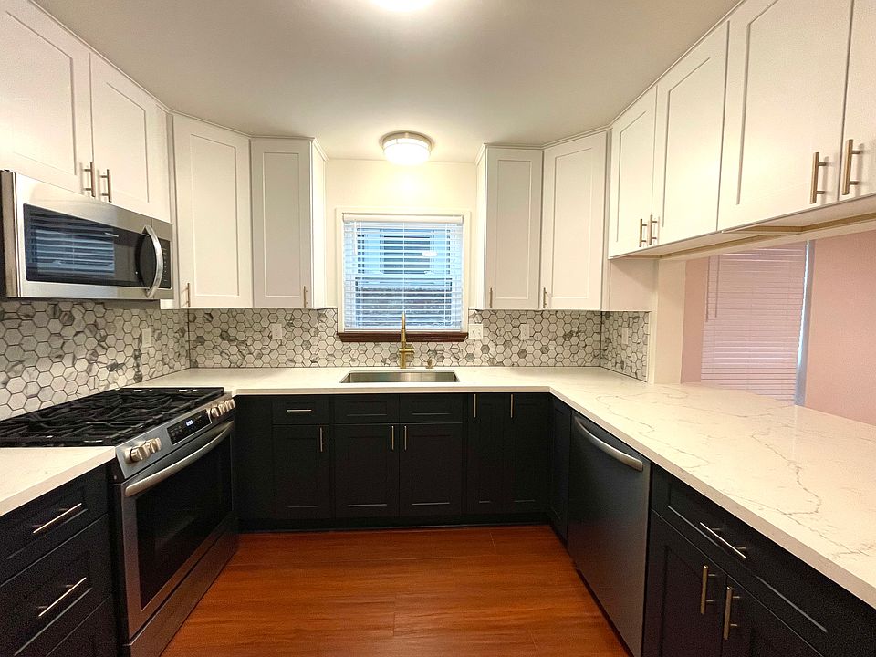 All new kitchen with 42'' upper cabinets