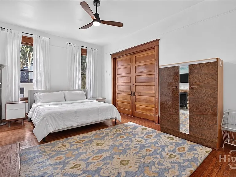 114 W Waldburg St — Photo 19